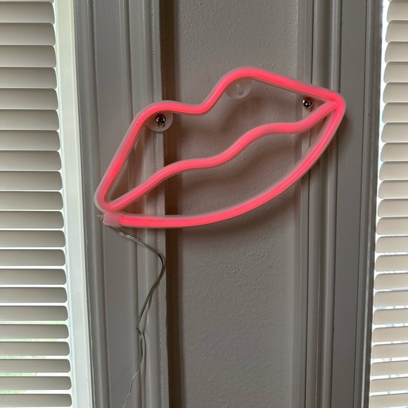 Other - LED light lips in pink